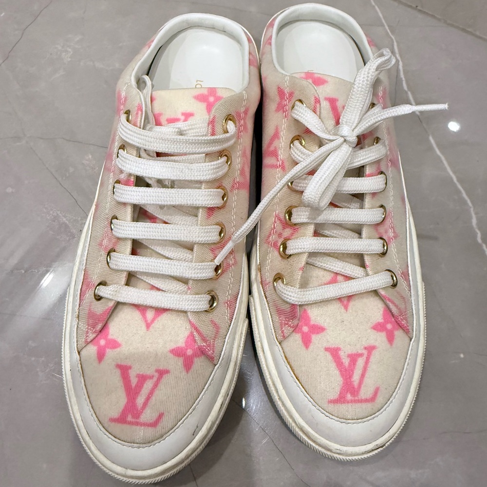 Louis Vuitton Women's Sneakers in Pink and Cream
